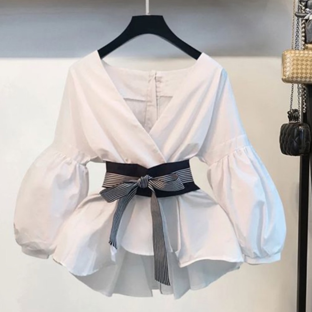 Whote super cute fashion blouse w belt